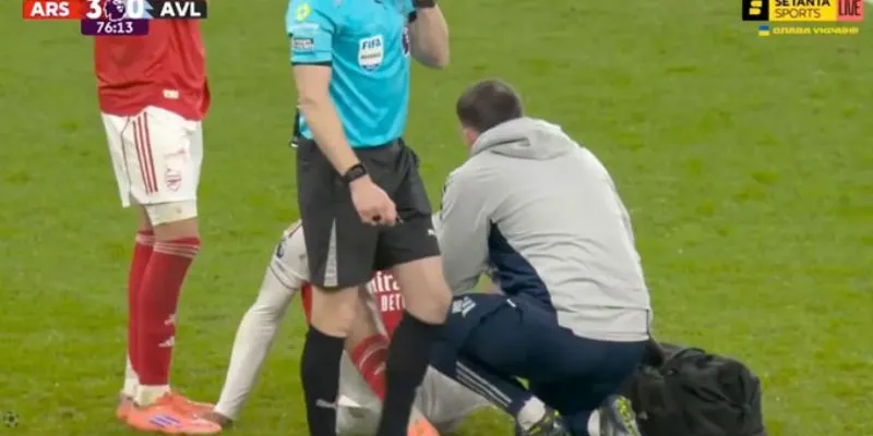 Gabriel bị Piero Hincapie dẫm vào tay